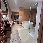 La Maison Coloniale Privatives De Prestige Alojamento de Acomodação e Pequeno-almoço 4*
