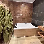 La Maison Coloniale Privatives De Prestige Alojamento de Acomodação e Pequeno-almoço Torreilles